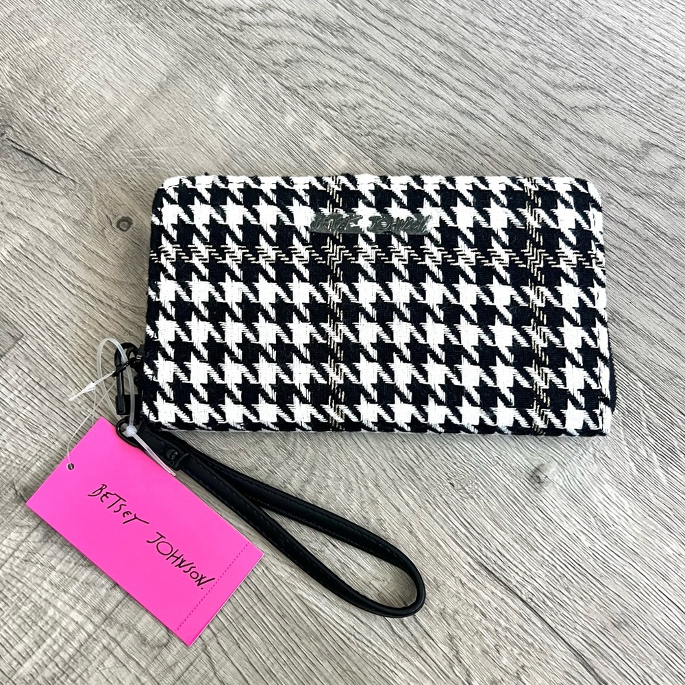 Betsey Johnson XOZIPPP Wallet-Houndstooth Tweed-Black/White